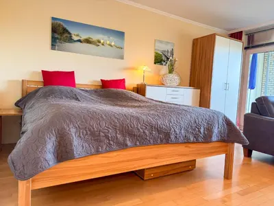 Ein Bett oder Betten in einem Zimmer der Unterkunft Strandhochhaus 20