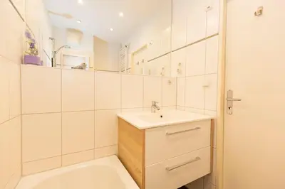 Ein Badezimmer in der Unterkunft Strandhochhaus 20