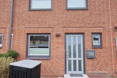 Eine Fassade oder ein Eingang zu 