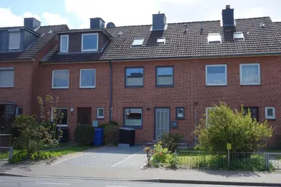 Das Gebäude in dem sich das Ferienhaus befindet