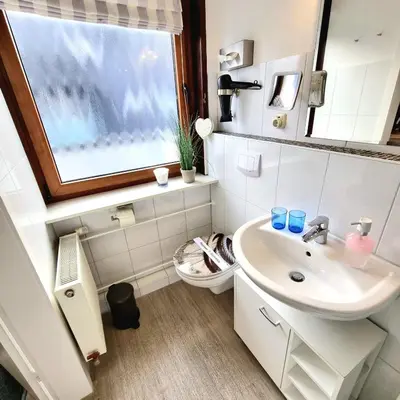 Ein Badezimmer in der Unterkunft Haus Kaiser Appartement 3 Deichlust