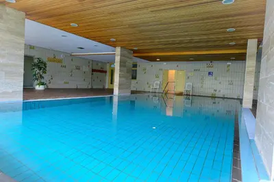 Der Swimmingpool an oder in der Nähe von Haus Frauenpreiss F503