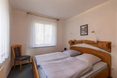 Ein Bett oder Betten in einem Zimmer der Unterkunft Haus Meeresrauschen, Whg 1