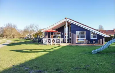 Ein Kinderspielbereich in der Unterkunft Awesome Home In Otterndorf With Sauna