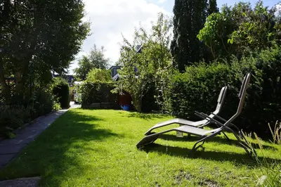 Ein Garten an der Unterkunft Buhne 11