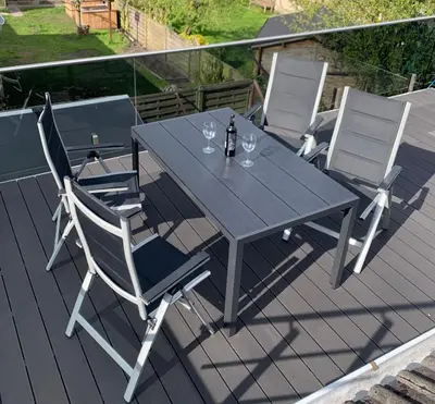 Ein Balkon oder eine Terrasse in der Unterkunft Ferienwohnung Raffael 100 qm, 2 große Betten im Wohnzimmer