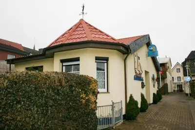 Das Gebäude in dem sich das Ferienhaus befindet