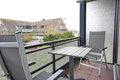 Ein Balkon oder eine Terrasse in der Unterkunft Viktoriastraße 5 Lünser 18 mit Strandkorb am Hauptstrand