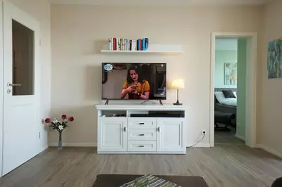 TV/Unterhaltungsangebot in der Unterkunft Büsumer Hochhaus Wohnung Gezeitenblick