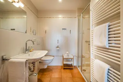 Ein Badezimmer in der Unterkunft Haus Seehafen Seehafen 1 5