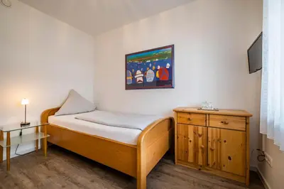 Ein Bett oder Betten in einem Zimmer der Unterkunft Haus Seehafen Seehafen 1 5