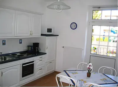 Küche/Küchenzeile in der Unterkunft Badehausallee 20 Wohnung 1