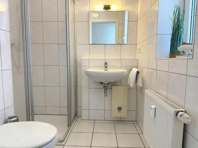 Ein Badezimmer in der Unterkunft Haus am Waldbad Whg. 12/7